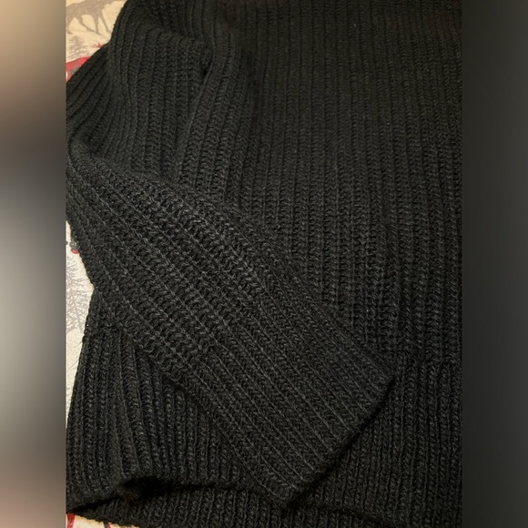 Tag - Black Knit Sweater - Picture 3 of 5